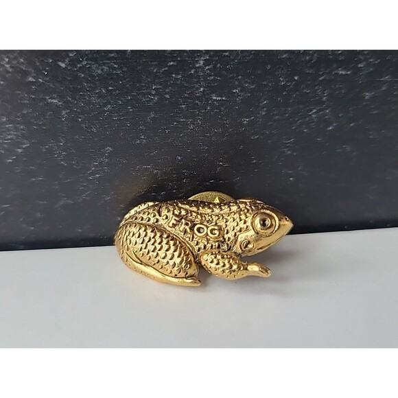 Gold Tone Metal Frog Shaped Pin Vintage Costume Jewelry P.S.C.O. - Picture 2 of 10